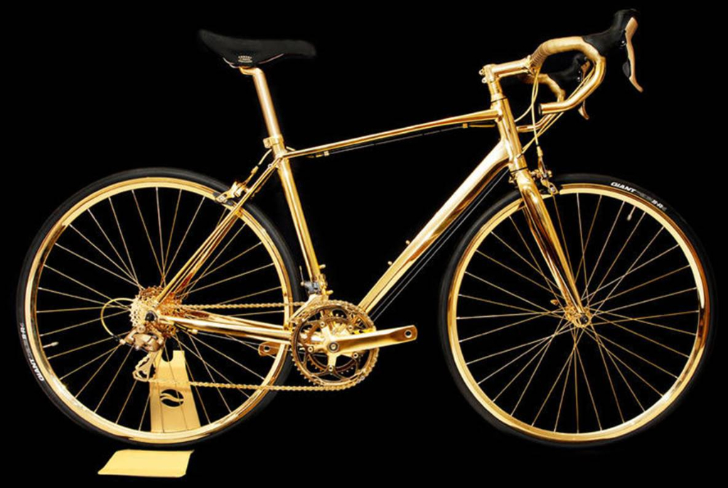 Zu verrückten Fahrrädern zählt auch dieses goldene Gefährt.