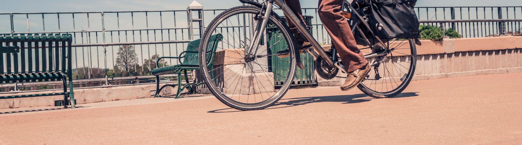 F_Mann_auf_Fahrrad
